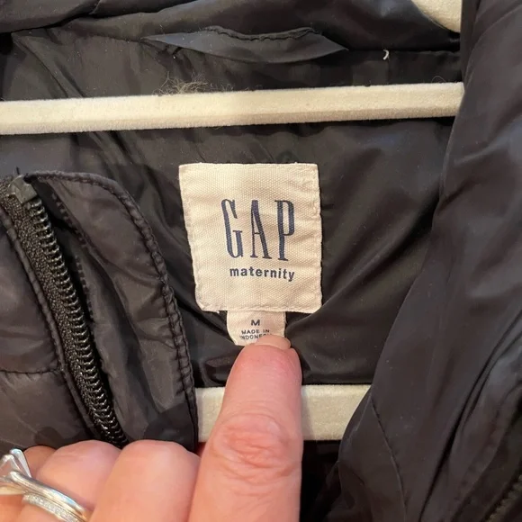 GAP Black Puffer Jacket - Picture 2 of 5